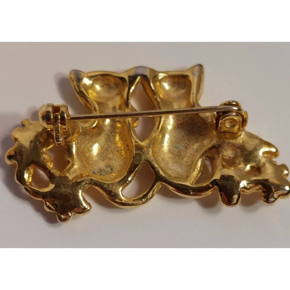 Two Cats Feline & Flowers Gold Tone Enamel & Austrian Crystal Jeweled Pin Brooch